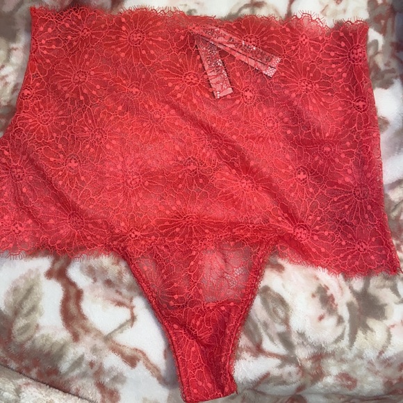 VS High-rise Thong Panty - Picture 4 of 5